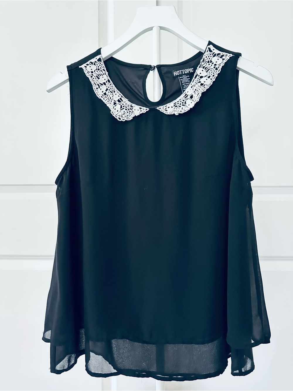 Women’s Hot Topic Sleeveless Black with White Crochet Collar Top Size L